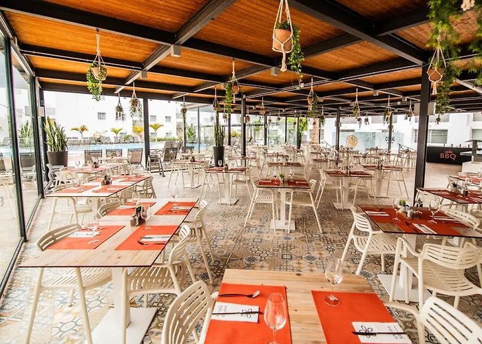 艾括拉兰萨罗特套房酒店