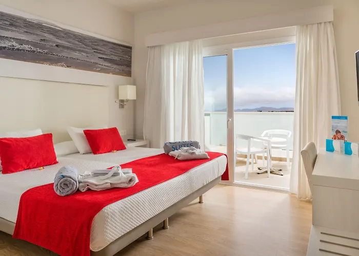 艾括拉兰萨罗特套房酒店 4*