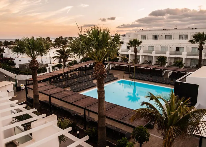 艾括拉兰萨罗特套房酒店 卡门港