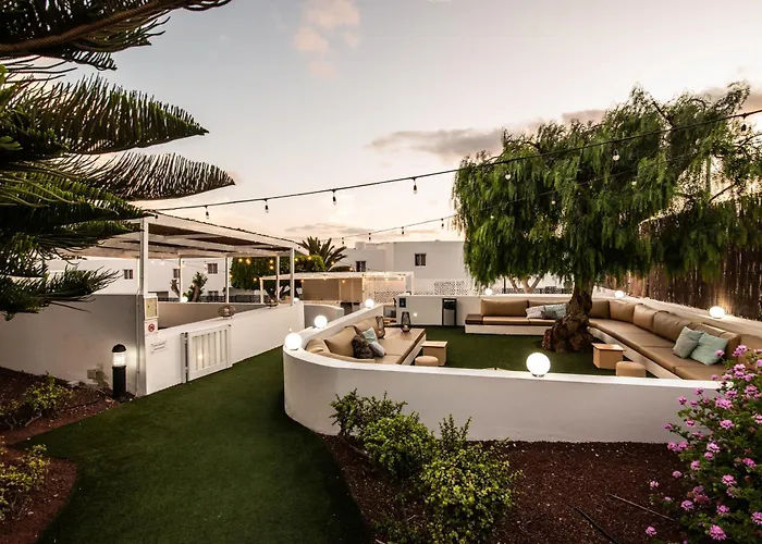 艾括拉兰萨罗特套房酒店