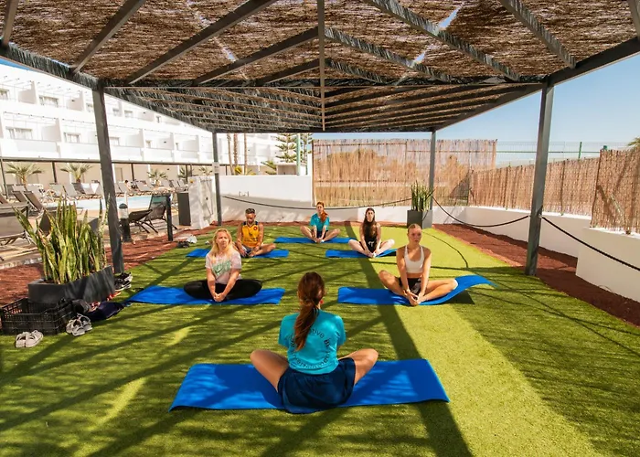 艾括拉兰萨罗特套房酒店 4*