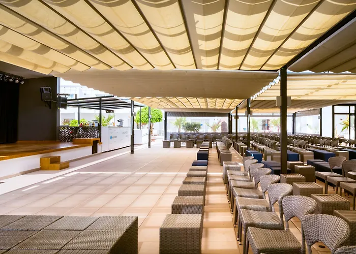 艾括拉兰萨罗特套房酒店